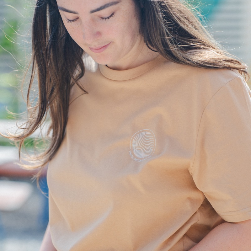 Wave Logo T-shirt – Latte & Off-White