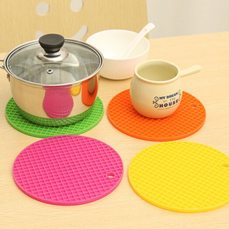 Silicone Heat Resistant Mat  Round Trivet Pad for Hot Pots & Pans (Random Color)